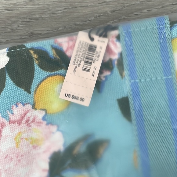 Victoria’s Secret Cooler Tote Bag with For Love and Lemons - Picture 5 of 5